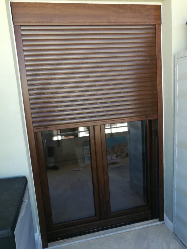 Μπαλκονόπορτα pvc στον χολαργό από την Τεχνοπάν