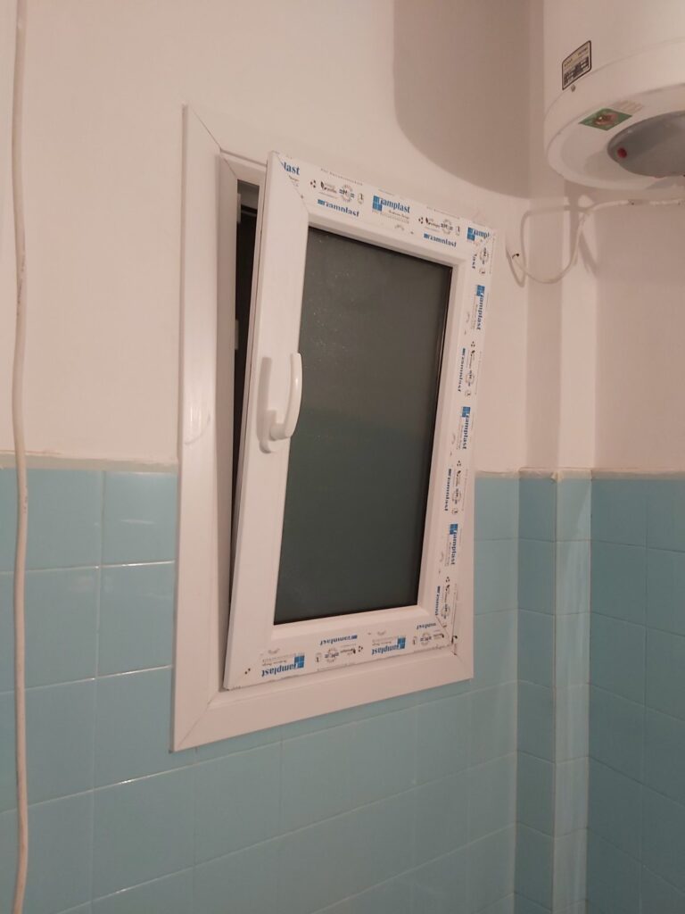 pvc παράθυρο μπάνιου με ανάκλιση